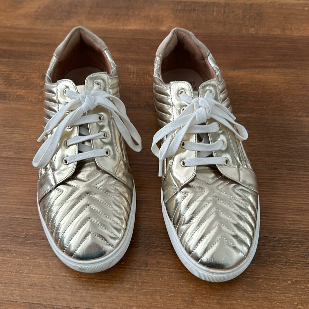 Donald Pliner metallic gold sneaker size 9.5